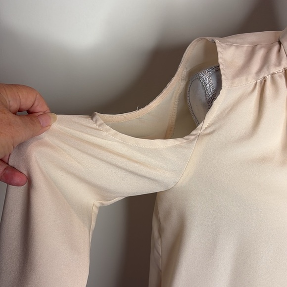 Sparkle & Fade Cream Cold Shoulder Long Sleeve Top. Medium - Picture 2 of 10